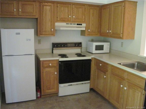 4th image of 30 Manorwood Dr