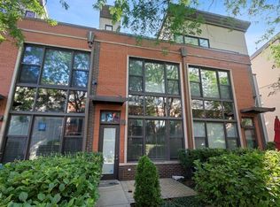 945 N Howe St, Chicago, IL 60610