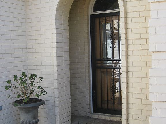 3rd image of 1230 Cross Creek Dr E