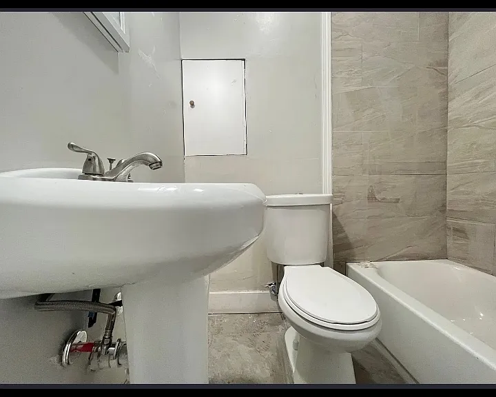 684 Grove St #L3 — Photo 2