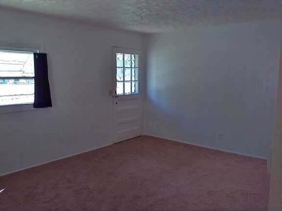 4th image of 1115 E Pearl St