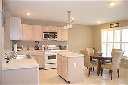 4th image of 2043 Grand Park Dr