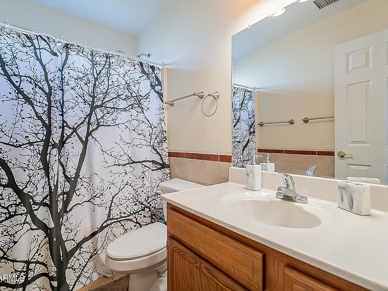 1105 N Cota Ln — Photo 28