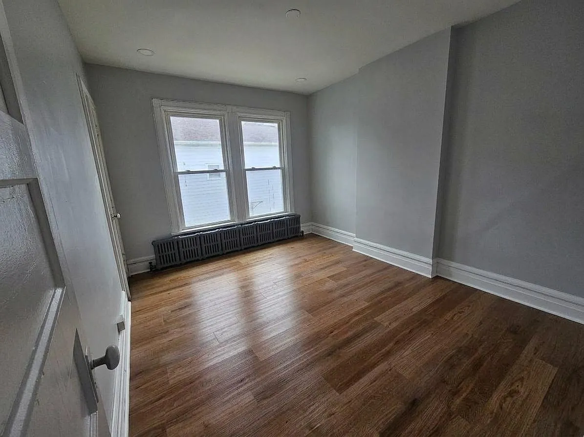 3 bed, 1.5 bath, 2175 sqft, $2,000 — Photo 2