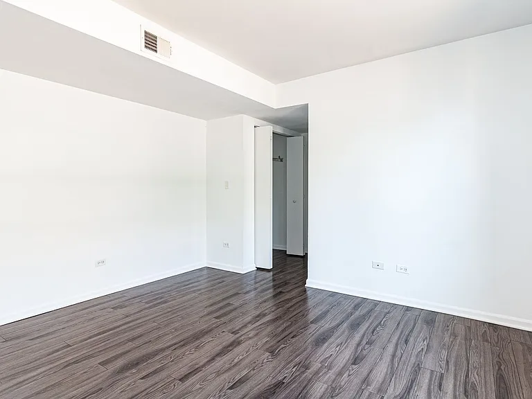 930 W Carmen Ave #4 — Photo 5