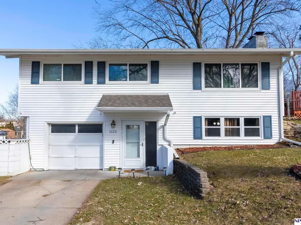 1123 Wilroy Rd, Bellevue, NE 68005