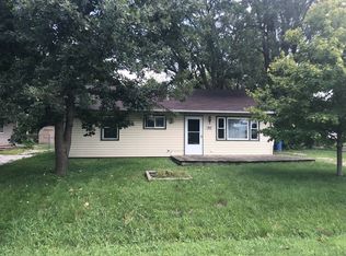 913 S Meadowview Dr, Tuscola, IL 61953