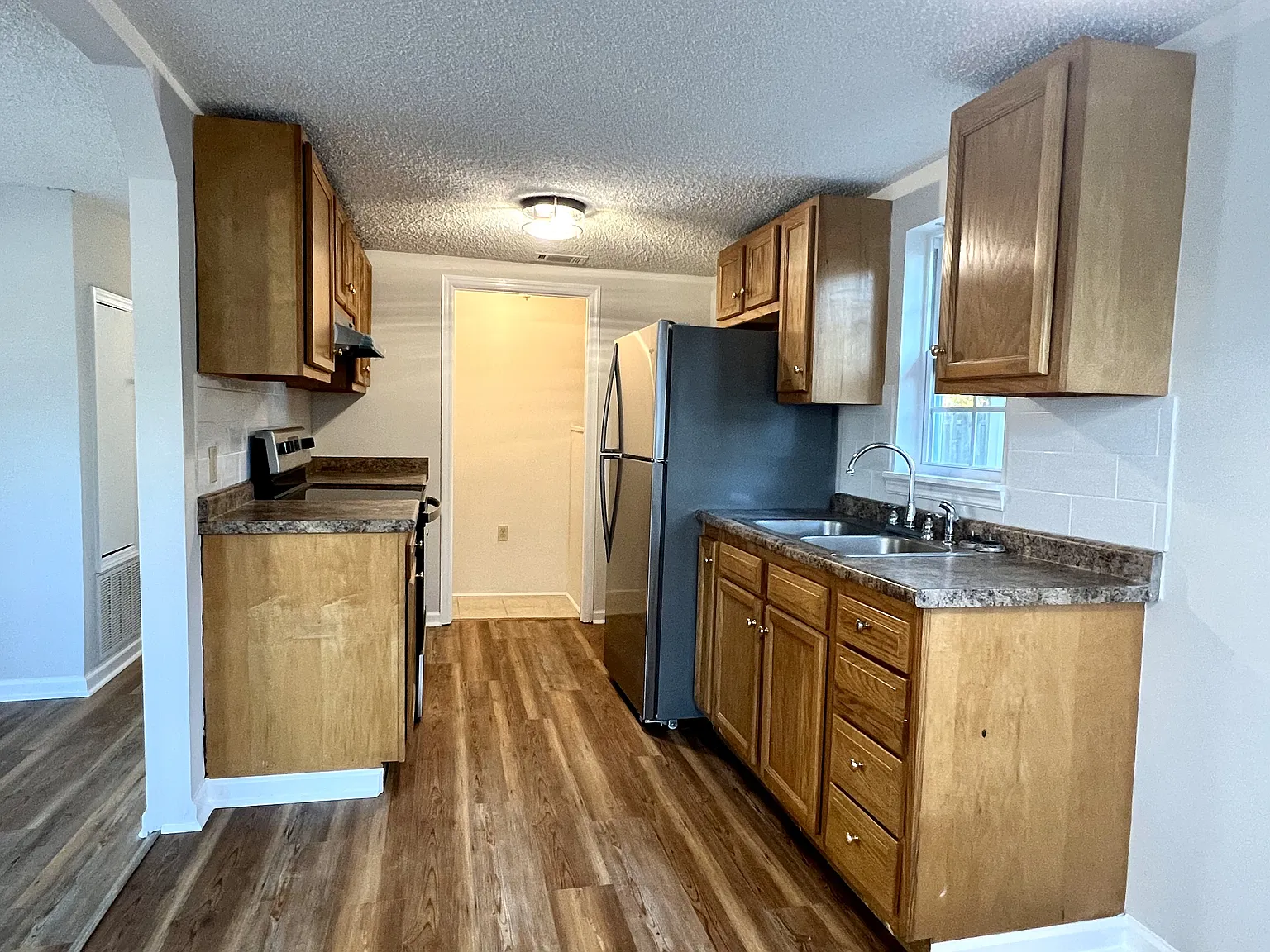3 bed, 800 sqft, $1,499 — Photo 4