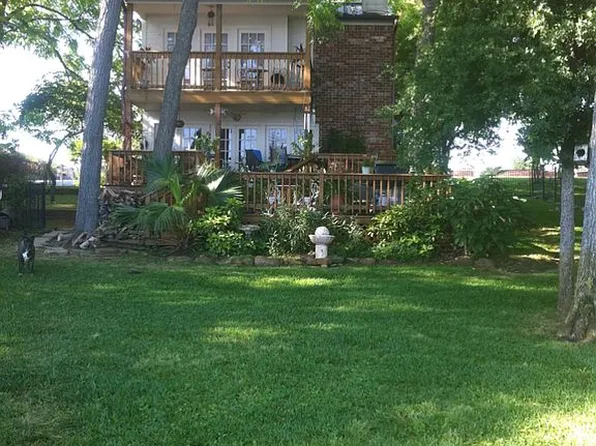 866 Lake View Dr, Montgomery, TX 77356