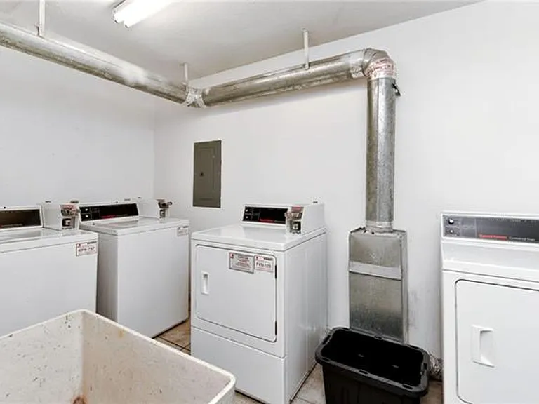 818 Moss St — Photo 14