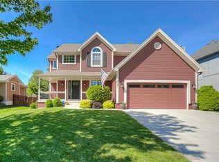 812 SE 11th Ter, Lees Summit, MO 64081