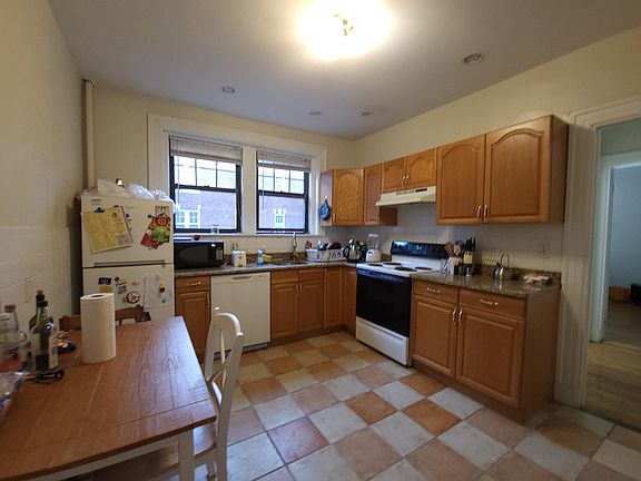4th image of 48A Babcock St #3