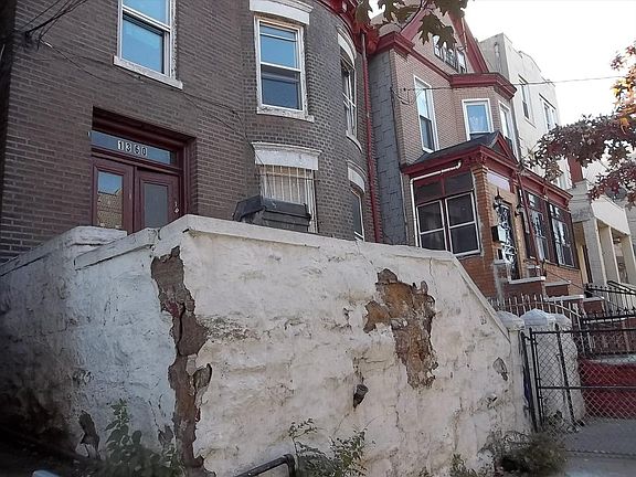 2nd image of 1360 Teller Ave
