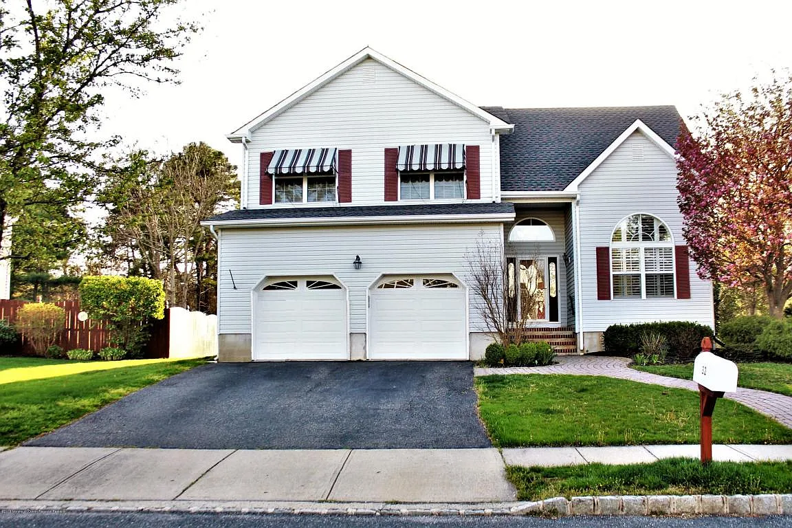 32 Netty St photo 1