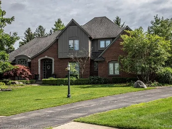 4853 Goodison Place Dr, Rochester, MI 48306
