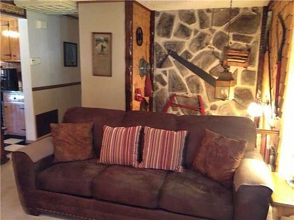 3rd image of 255 Laurie Ln