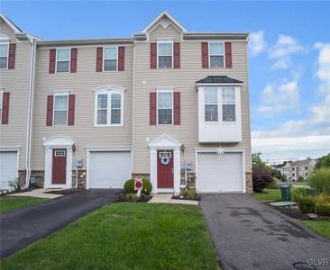2 White Rose Ln, Easton, PA, 18045