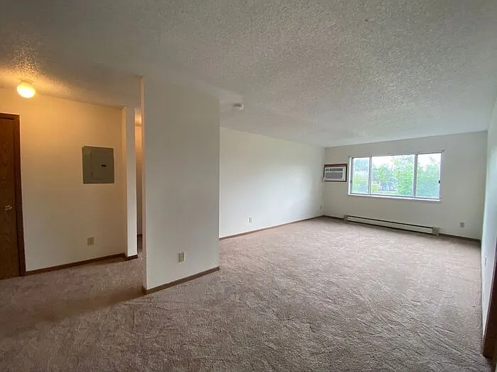 2 bed, 1.0 bath, $1,175 — Photo 2