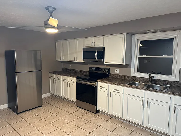 904 & 906 S Highland Ave SE — Photo 3