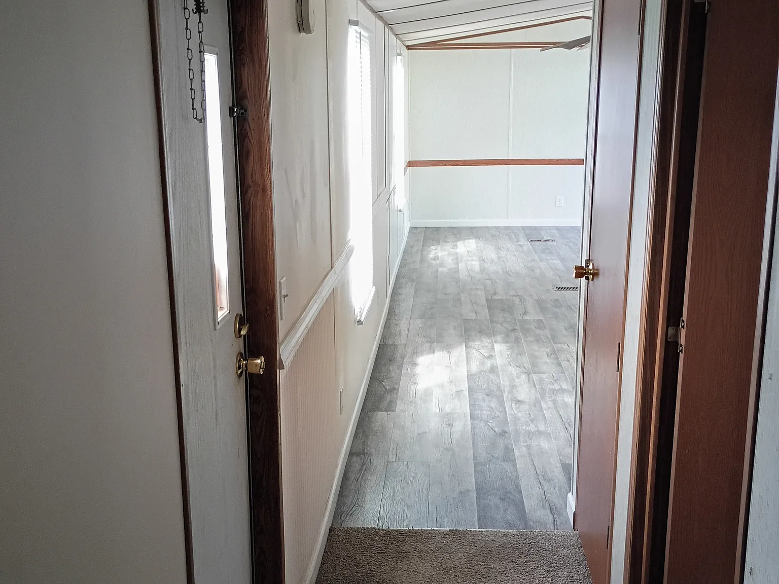 4 bed, 945 sqft, $1,360 — Photo 2