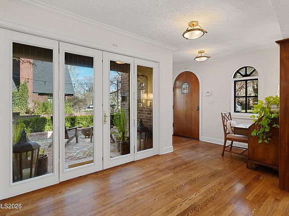 5th image of 581 Ridge St