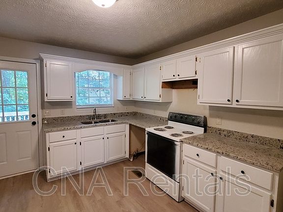5th image of 215 Green Acre Ln APT B