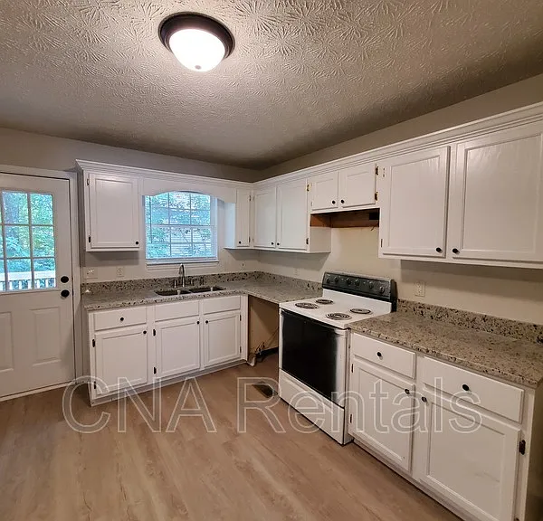 215 Green Acre Ln #B — Photo 5