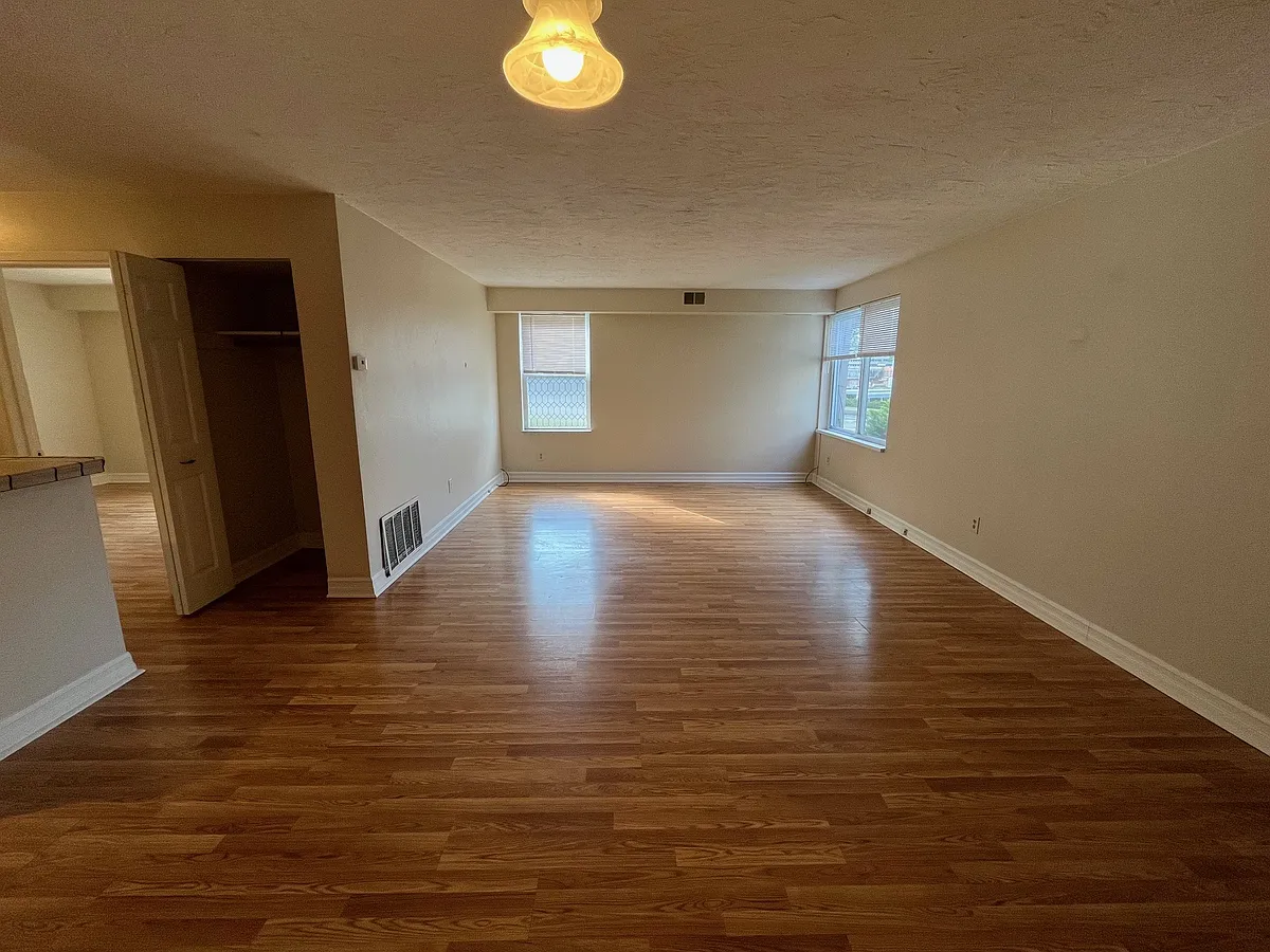 Building Photo - 6780 5th Ave #112
