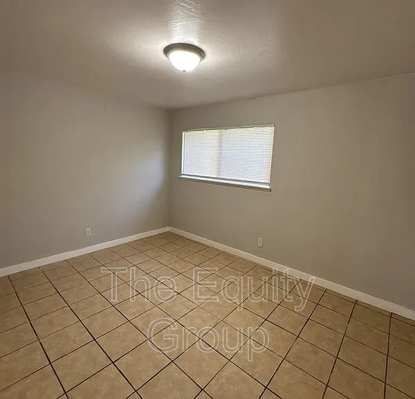 1323 S Court St — Photo 11
