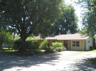 716 Meadowbrook Dr, Mena, AR 71953