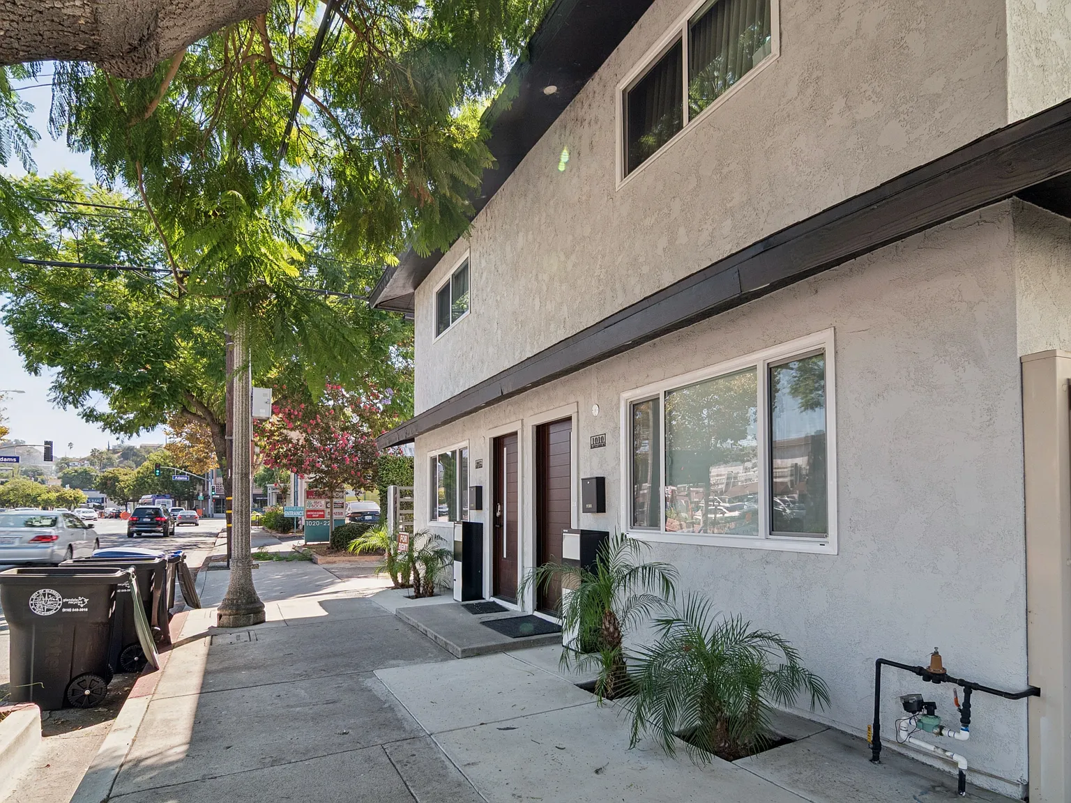 2 bed, 1.5 bath, 960 sqft, $3,400 — Photo 2
