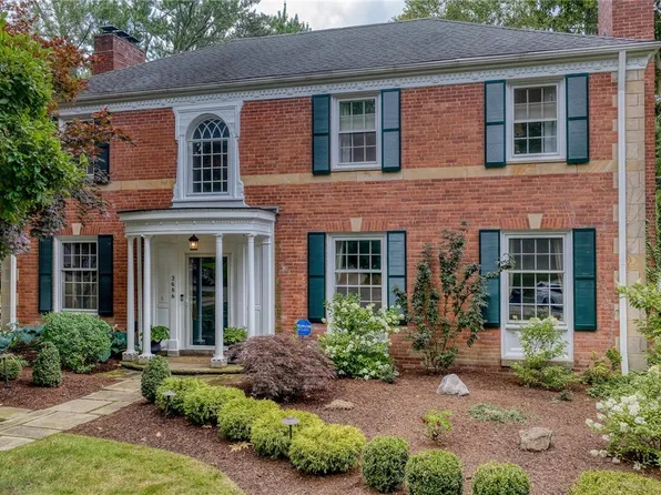 2686 Cranlyn Rd, Shaker Heights, OH 44122