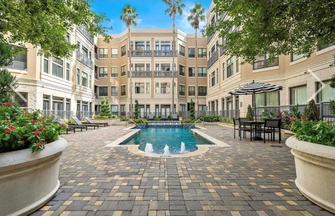 1 bed, 1.0 bath, 965 sqft, $2,300 — Photo 1