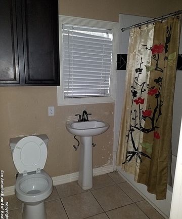 5th image of 302 W Theo Ave