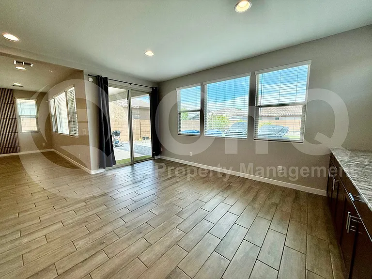 4321 N 94th Dr — Photo 5
