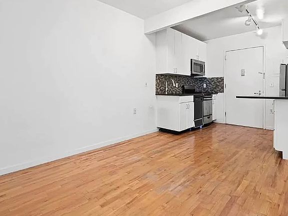 2nd image of 190 E 7th St APT 611