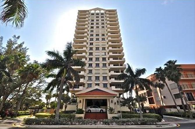 1st image of 6422 Collins Ave APT 404