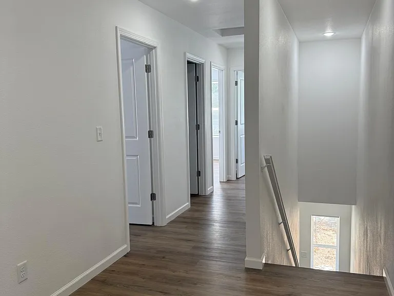 2022 N Weller Ave #B — Photo 14
