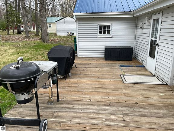 5th image of 2340 Greenwood Rd