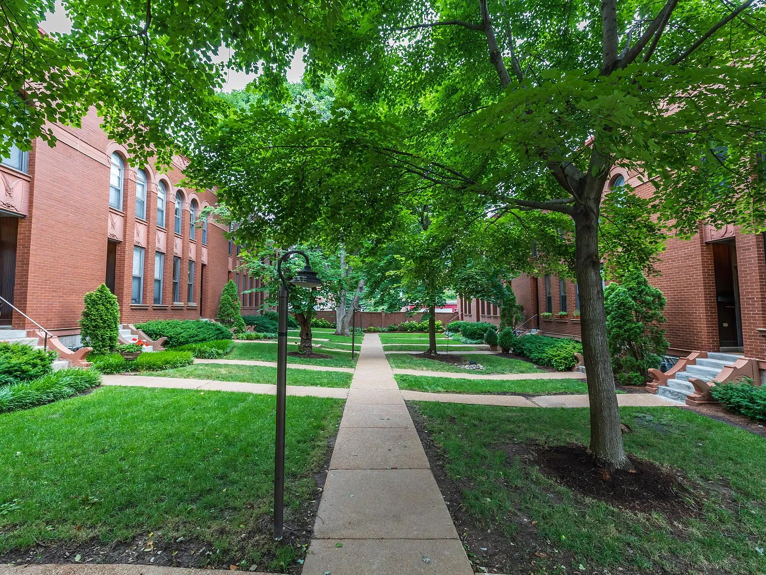 2 bed, 1596 sqft, $2,600 — Photo 3