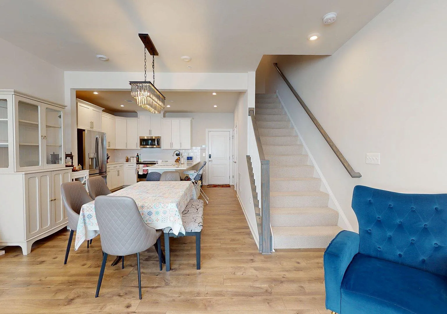 3 bed, 2.5 bath, 1572 sqft, $3,150 — Photo 4