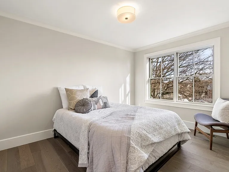 180 Adams St #5 — Photo 10