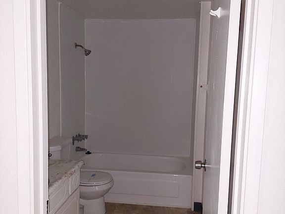4th image of 970 Glorene Ave APT T