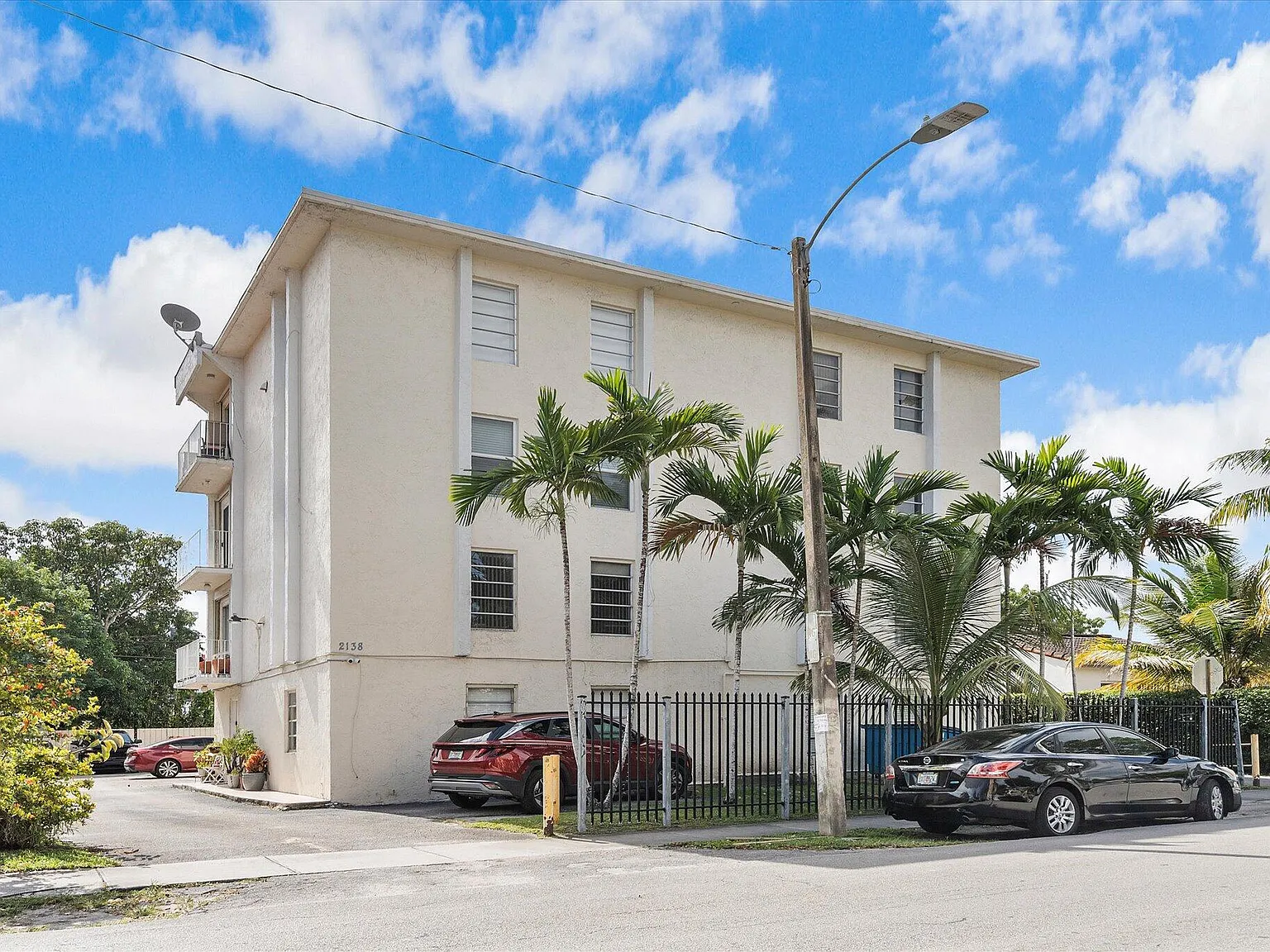 2 bed, 1.5 bath, 770 sqft, $2,200 — Photo 1