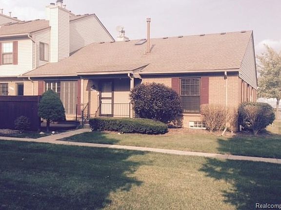 4th image of 38934 Country Cir #1