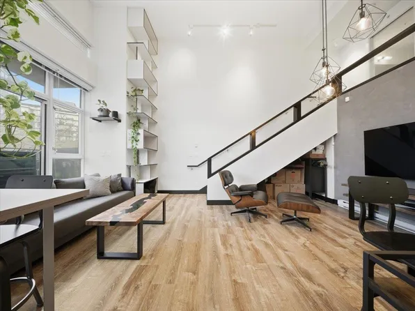 2792 Prince Edward St, Vancouver, BC V5T 0C7