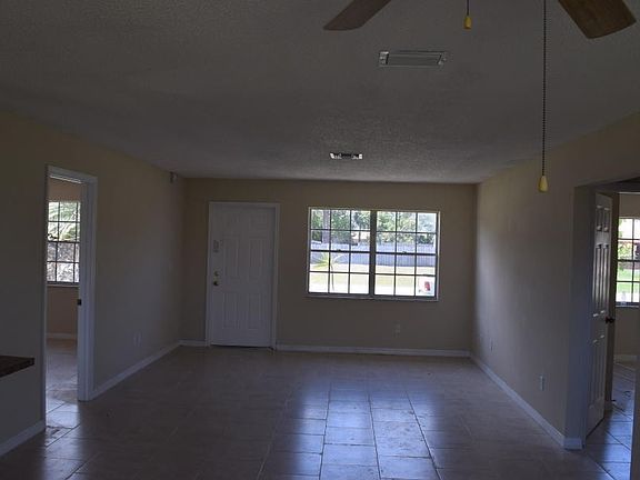4th image of 1657 SE Floresta Dr