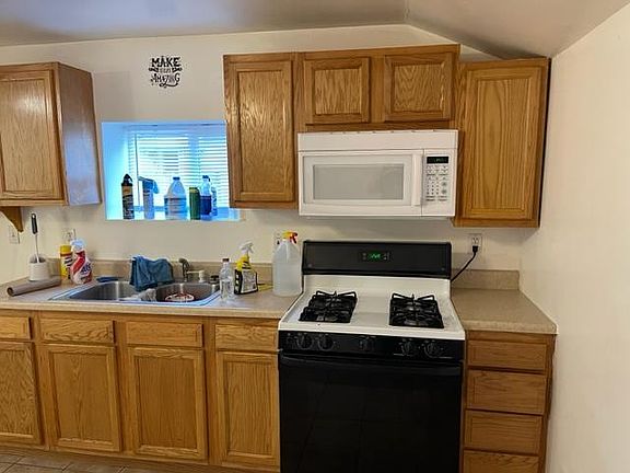 4th image of 623 Playground Ct