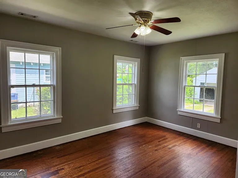 11 S Elm St SW — Photo 11