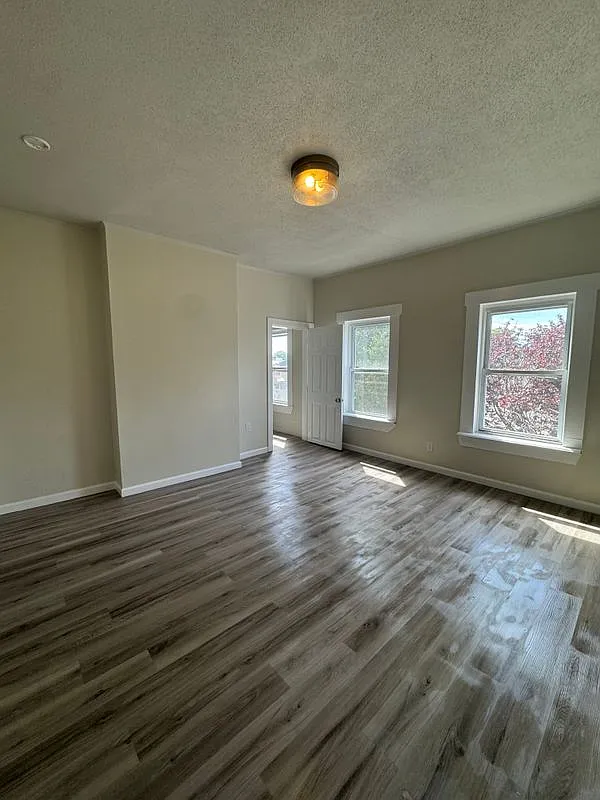 3 bed, 1.0 bath, 1214 sqft, $1,750 — Photo 4